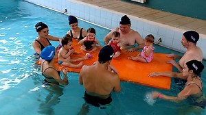 Veja dicas para as crianças curtirem a piscina com segurança