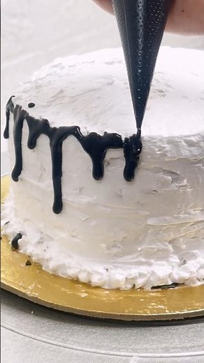 Perfect Cake Frosting Tutorial 🍰✨ | Smooth & Creamy Frosting on Cake