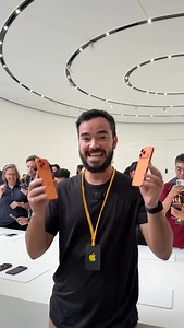 618K views · 32K reactions | Nuevo IPhone 17 Pro Naranja  | Tech Santos | Facebook