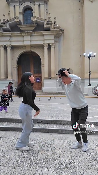 Traditional Peruvian Dance Performance by Romina Escobar and Josmel Folk
