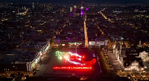 Grito de AMLO: Rinden minuto de silencio por víctimas de COVID-19