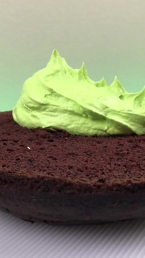 Green Buttercream: Why I Fill My Cakes With It
