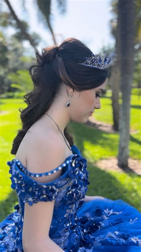 Siempre el azul es un color favorito por nuestras quinceañeras 💙💙💙 @sicre_photography #quincetampa #tampaquinceañeraphotographer #tampaquinceañeras #reelsflorida #cubanosporelmundo #cubanosentampa #tampa15 | Sicre Photography "La Casa de las Quinceaneras"