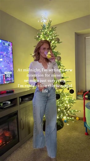 Long story short, when @Chef BoyRDJ and I visited the beautiful Air BNB in Hutchinson, KS, I realized that I’ve been playing small since my divorce, and I’m ready to be THAT girl again. Since then, I’ve made moves to get rid of everything that carried me through the last two years, starting with getting my new car 😍 now, it’s time for the house thats been our home the last two years to be purged. We move into our BEAUTIFUL new house {with an inground pool 🏊} February 1st 😍🙌 and I couldn’t be