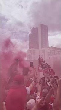 Arsenal fans GO WILD in ARSENAL'S CELEBRATION of PREMIER LEAGUE in LONDON