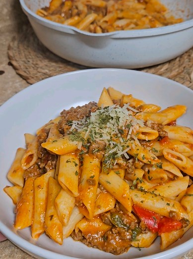 Penne con Carne Molida y Queso Fundido