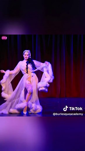 Burlesque Dance Performance in Berlin