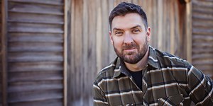 Mark Bowe from "Barnwood Builders" Wiki: Wife Cindy Bowe‏, Net Worth, Age, Family, Body