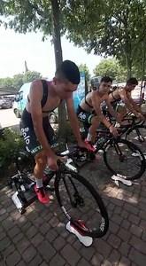 #GiroGiovani2022. Calentamiento con Elite Cycling para afrontar de la mejor forma el arranque de esta quinta etapa del Giro d'Italia U23 . . #EOLOKOMETACyclingTeam #EOK22Dream #EquipoSub23 #GirodItaliaU23 #Etapa5 | Eolo-Kometa Cycling Team Development