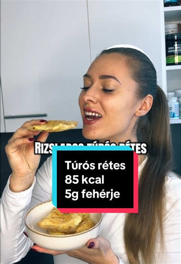 Túrós rétes🥳 1db 85 kcal 5g fehérje 250g zsírszegény túró 20g görög joghurt Fahéj,édesítő,reszelt citromhéj 1 tojás fahéj összekeverve 3db rizslap-vízbe áztatva Tojásba áztatás töltés 180fokon 25p #lowcalorie#rizslap#hamisrétes#egészségesrecept#highprotein