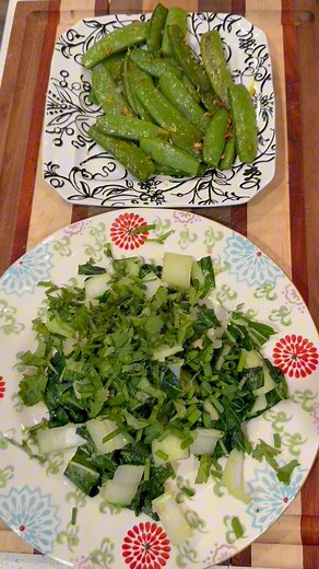 17K views · 460 reactions | This #harvest to table shows two simple but delicious side dishes that are straight from my #backyardgarden Snap peas and pak choi from my fall garden along with garlic from my pantry create Thanksgiving sides that everyone will enjoy. #growyourownfood #harvesttime | Verygoodgardening | Facebook