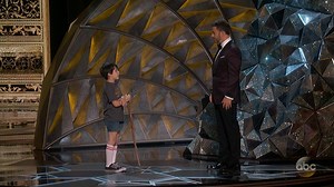 My 9-year-old self showed up to introduce Star Wars: #TheLastJedi stars Kelly Marie Tran, Oscar Isaac, Mark Hamill and BB-8... #Oscars | Jimmy Kimmel
