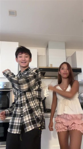 Parang siya ata yun @Shelleine Yayks | dance trending now