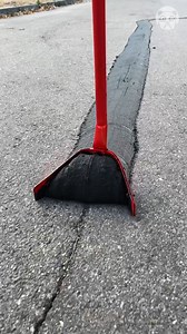 Asphalt crack filling is oddly satisfying! Partner: Whoopee | Bored Panda Art