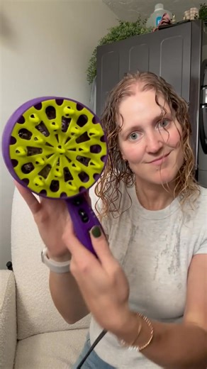 4.1K views | ️ The key: Make sure your hair is sopping wet! ⁠Products used: ⁠Curly Style & Refresh Set ➰ReFlex Curl Styling Serum ➰Hi! Definition Curl Enhancer Styling Gel ➰Soothe & Restore Curl Defining Mousse Available at discovertreluxe.com ⁠ : @stephtarnasky | TréLuxe Hair Care | Facebook