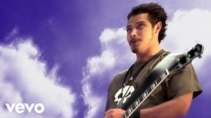 4 of the Most Iconic Grunge Songs of All Time