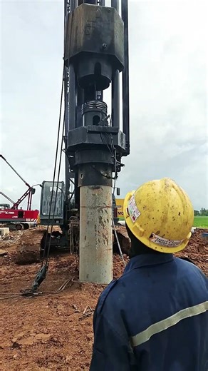 Diesel Hammer weight 19.6 Tons operation