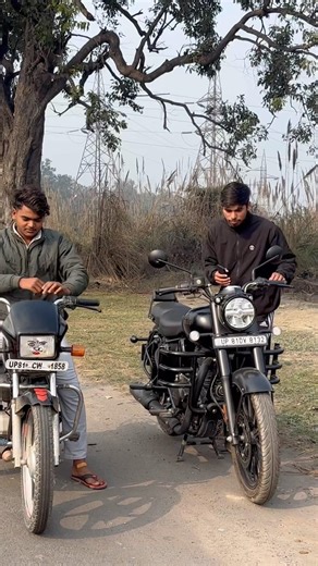 Royal Enfield classic 350 vs splendor race #viralai #trending #ai #shots #video