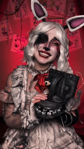 kate 🌙 on Instagram: "Mangle never asked to be this way. They were just ripped apart and put back together too many times to even recognize themself anymore. #mangle #cosplay #fnaf #fivenightsatfreddys #fxmakeup"