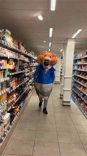 Deze carnavalspakken liggen vanaf nu in de winkel! 🎉 👉 Allerlei soorten 👉 Voor zowel kinderen als voor volwassenen. Kom snel langs, want OP=OP. | AH Westerik