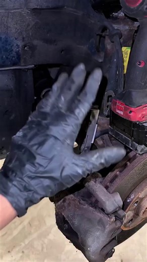 Flex where others can’t. Power that hits. 🔧💥 Check out the Capri Tools 1/2 in. Flex-Head Air Angle Impact Wrench ! @gearheadbryan #CapriTools #ToolReview #MechanicLife #FlexHeadWrench