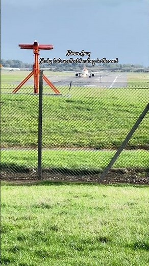 Real Shaky Landing Moment – easyJet A320-214 at Birmingham Airport MLA-BHX #Shorts