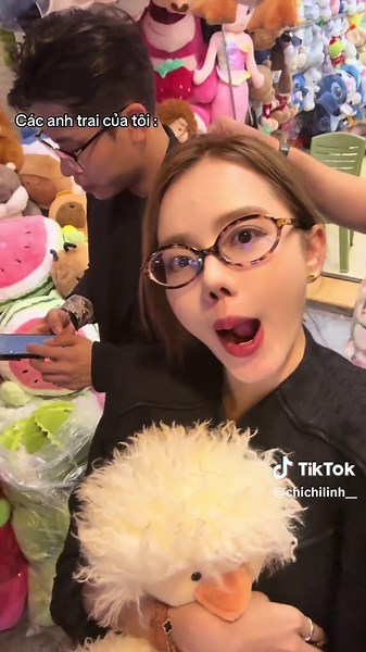 Chi Chi Linh và Các Anh Trai: Chuyện Tình Thú Vị