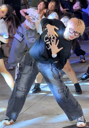 Lesserafim's Energy in Random Dance Challenge