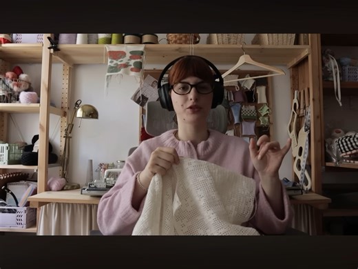 【搬运】finishing the filet crochet top i've been working on for a month (part 3)