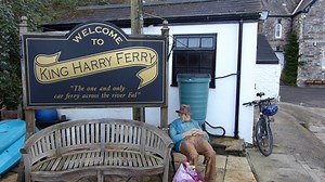 Panasonic Lumix FZ200 sample movie: handheld pan