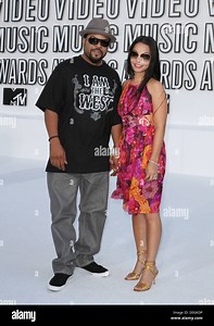 Ice Cube and Kimberly Woodruff The 2010 MTV Video Music Awards (MTV VMAs) held at the kia Theatre - Arrivals Los Angeles Stock Photo - Alamy