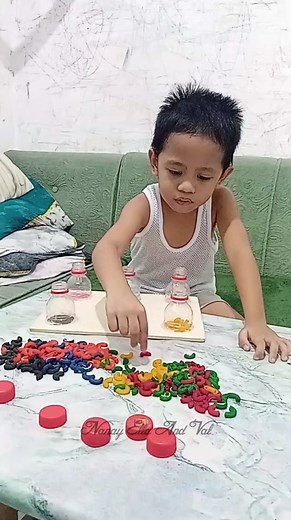 6.6K views · 114 reactions | Today's activity Sorting colored noodles殺 #nanayellaandval #autism #activitiesforkids #diyactivities #MapapagodPeroDiSusuko #reelsfb #ausomekid #instreamadsmonetization | Nanay Ella and Val | Facebook