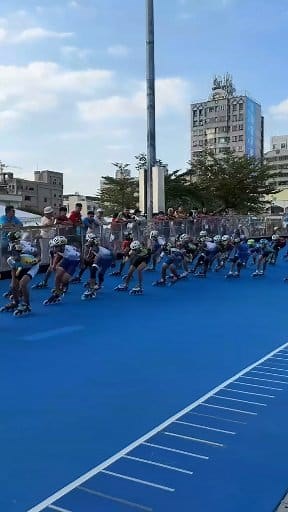 11K views · 188 reactions | National Pride! The Korean Team's Unity and Sportsmanship in 2025: Helping Each Other Win Together. ​Tags (Copy the full line below): #KoreanUnity #NationalTeam #TeamWorkMakesTheDreamWork #Sportsmanship #TrulyTouched #CompetitorsButTeammates #Koreanskating #TeamGoals | Skating Lover | Facebook