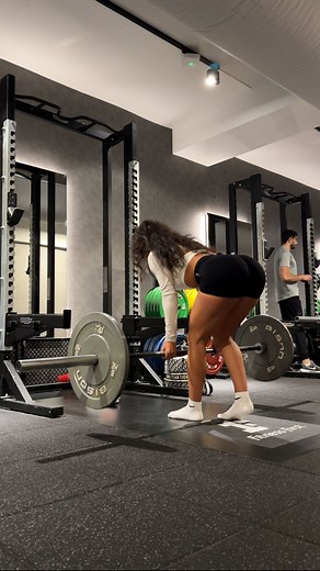 Joséphine aguiar | Enregistre le poste pour pouvoir refaire la séance et identifie une amie qui devrait la refaire 🍑 Détails 👇🏽 Hip thrust : 4x8-10 tempo... | Instagram