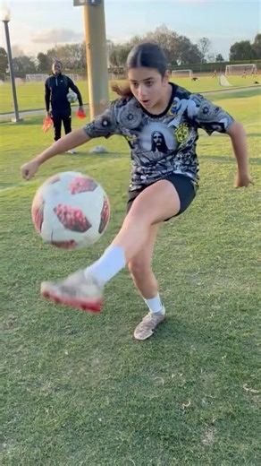 Watch Her Feet⚽✨ ‪@NeymarJr‬ ‪@YoMariah‬ #soccer #soccertricks