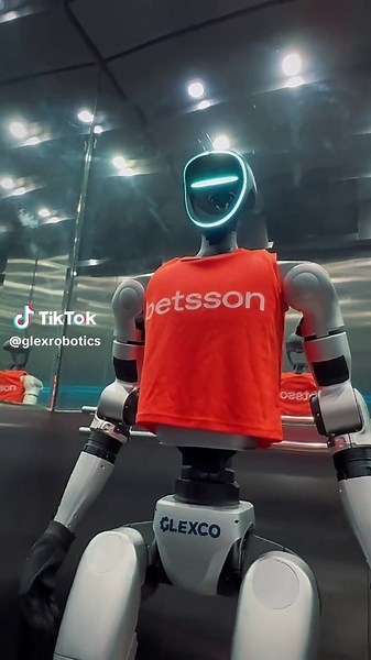 Glex 1, el robot G1 de Unitree, se sumó a la emoción de la #Lima42K junto a @Betsson Perú sorprendiendo a todos y creando recuerdos memorables durante la carrera 🏃‍♂️🤩🇵🇪🦾 #glexrobotics #lima42k #glex1 #g1#maraton42k #maratondelima #limaperu #maraton #GlowUpCetaphil #foryoupage #parati #limaperu #Innovación #robot
