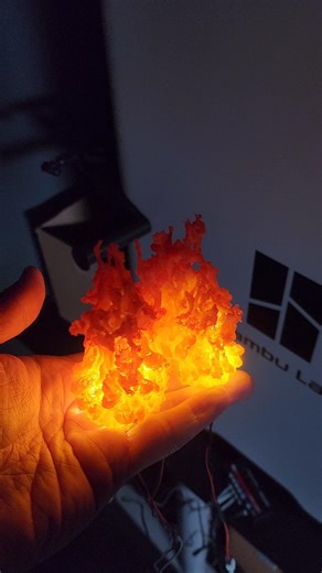 Today's project is fire! 🔥 Run a fire simulation, convert it to a printable mesh, and paint! 😁