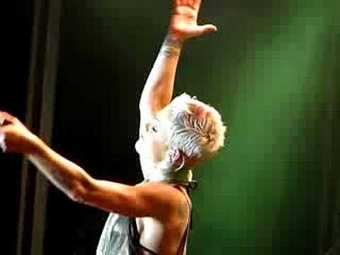 P!nk - What 's going on (live)