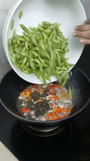 How to make a delicious sausage and bean sprout stir-fry #shorts