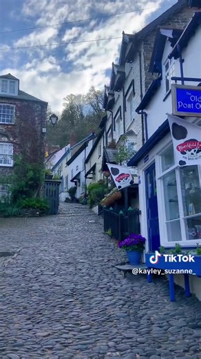 Have you visited the beautiful village of #clovelly ✨ #clovelly #northdevon #devon #thingstodoindevon