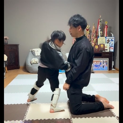 石川京天 on Instagram: "今日は合同稽古ありがとうございます🙇 ダメな部分が浮き彫りでした💧 が、あの場にいた全員が何も意識できないくらい極限状態だったと思うので、尊敬しかないなぁ子供達。エミもまた然り。 腕上がらない。呼吸できない。次休みたい。痛い。疲れる。 そんな中よくやりきったと思います。 次にチャンピオンになる子はその状態でもやるべき事を意識してるはず。 まだまだこれから。 上野先生 北島先生 笠井先生 口屋先生 生徒の皆様、久しぶりに顔を見れた親御様達 今日はありがとうございました！ #合同稽古 #フルコンタクト空手 #全国大会 #追い込み 曲hikage様 Break the Limit"