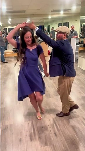 Salsa routine for Beginners by Alejandro Sol and Elena Runcey