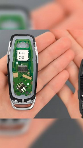 Mr-Key.com on Instagram: "Ford / Lincoln Schlüsselbatterie wechseln & Gehäuse tauschen | Wie man Sie Batterie und Schale Lerne, wie du die Batterie wechseln sowie deinen Ford- / Lincoln-Schlüssel zerlegen und wieder zusammenbauen kannst – mit dieser einfachen Schritt-für-Schritt-Anleitung. Dieses Tutorial ist perfekt für alle, die ihren alten, abgenutzten Autoschlüssel ersetzen und in einen neuwertigen Zustand versetzen möchten. In diesem Video lernst du: Wie du die Batterie deines Ford- / Linco