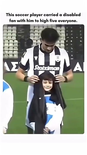 This soccer player carried a disabled fan to high five everyone 🥹
