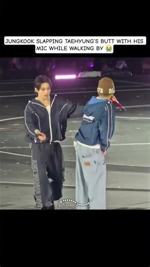 JUNGKOOK SLAPPING TAEHYUNG’S BUTT WITH HIS MIC WHILE WALKING BY 😭#taekook #shortvideo