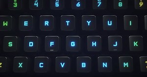 Logitech presenta G810 Orion Spectrum, tastiera meccanica con illuminazione RGB