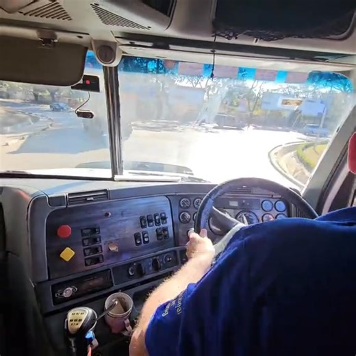 COMMENTARY DRIVING PART 2 - TRAFFIC CIRCLES WITH A LINK. No matter what type of truck you are driving..... commentary driving and defensive driving is the same. #Credit to Attac Driver Training | Zwelihle and Truck Drivers Code 14 Squad