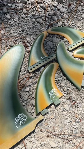 @swanksurf on Instagram: "Latest batch of customs for some local folks! And a bit of BTS of the panel layup process.. some mean lookin 6° sidebites for a 2+1 setup, an FCS thruster set and a 10” single fin. • • #surfboardfins #singlefin #longboardsurfing #twinfin #thruster #fiberglass #customcolor #surfcitync #northcarolina #handshaped #supportlocal #boardporn #handmade"