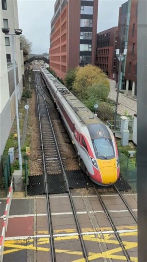 LNER Class 800 (800209) passing Brayford Crossing