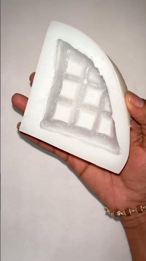 Our premium silicone candle molds make DIY candle-making easy, fun, and oh-so-satisfying 🕯️